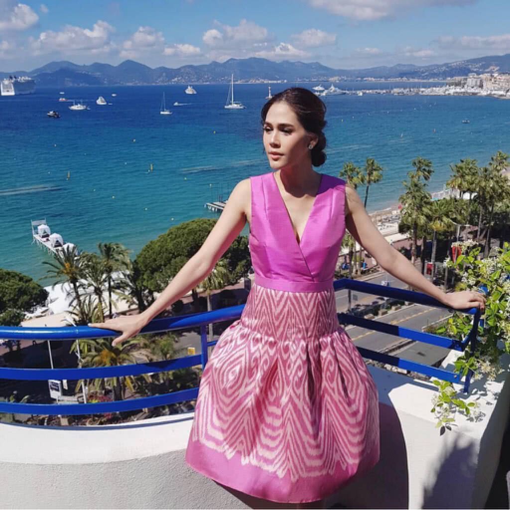 "ชมพู่ อารยา" สวยสง่านำชุดผ้าไหมไทย สู่สายตาชาวโลก "ชมพู่ อารยา" สวยสง่านำชุดผ้าไหมไทย สู่สายตาชาวโลก