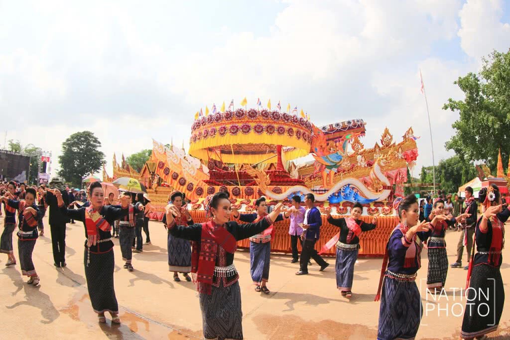 งดงาม..ขบวนแห่-การแสดงบั้งไฟตะไลล้าน จ.กาฬสินธุ์ งดงาม..ขบวนแห่-การแสดงบั้งไฟตะไลล้าน จ.กาฬสินธุ์
