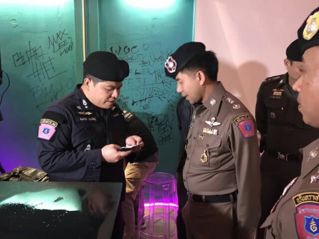 191สนธิกำลังตร.ท่องเที่ยว-ทองหล่อ ตรวจจับผับลักลอบเปิดบริการ