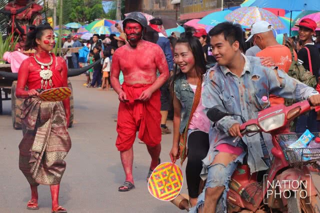งดงาม..ขบวนแห่-การแสดงบั้งไฟตะไลล้าน จ.กาฬสินธุ์