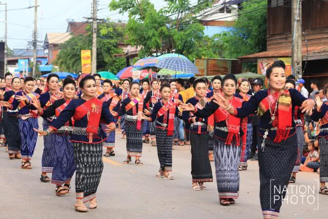 งดงาม..ขบวนแห่-การแสดงบั้งไฟตะไลล้าน จ.กาฬสินธุ์