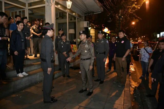 191สนธิกำลังตร.ท่องเที่ยว-ทองหล่อ ตรวจจับผับลักลอบเปิดบริการ