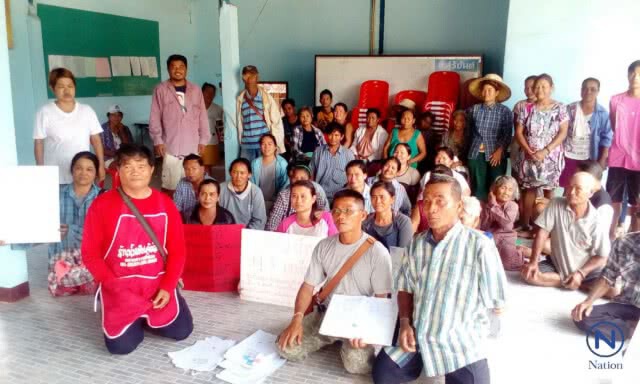 ชาวบ้านกว่า 400 คนสุดทน!
รวมตัวเดินขบวนขับไล่ผู้ใหญ่บ้าน