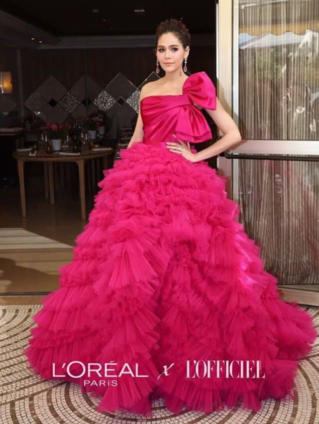 ขุ่นแม่ปังมาก!!! "ชมพู่" เจิดจรัสบนพรมแดงคานส์ในโททัลลุค Glamorous Gold วันที่ 3