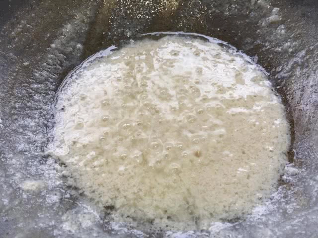 ครัวน้าคม : กะปิคั่วสูตรระยอง เมนูที่ได้แรงบันดาลใจจากวัยเด็ก