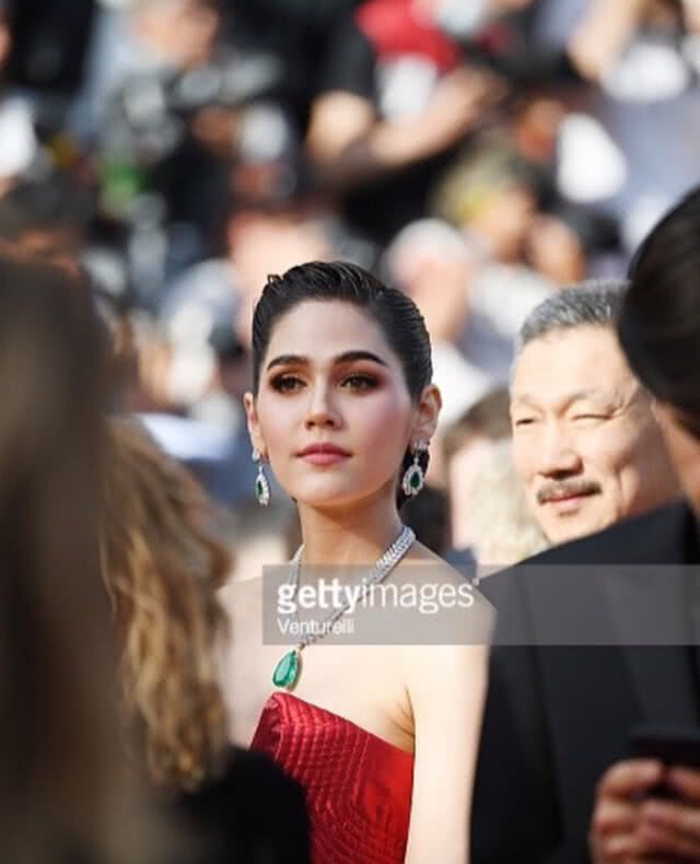 "ชมพู่" จัดเต็มวันสุดท้าย! ปิดฉากพรมแดงเมืองคานส์ ในลุค Flawless Finale