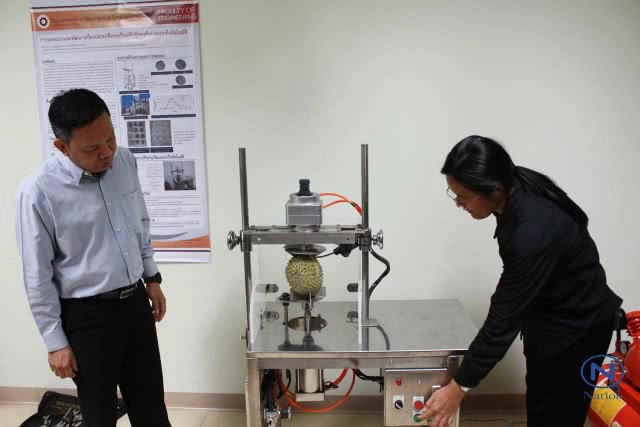 ม.นเรศวร ประดิษฐ์
เครื่องปอกเปลือกทุเรียน
เร็วสุด 22 ลูกต่อชั่วโมง