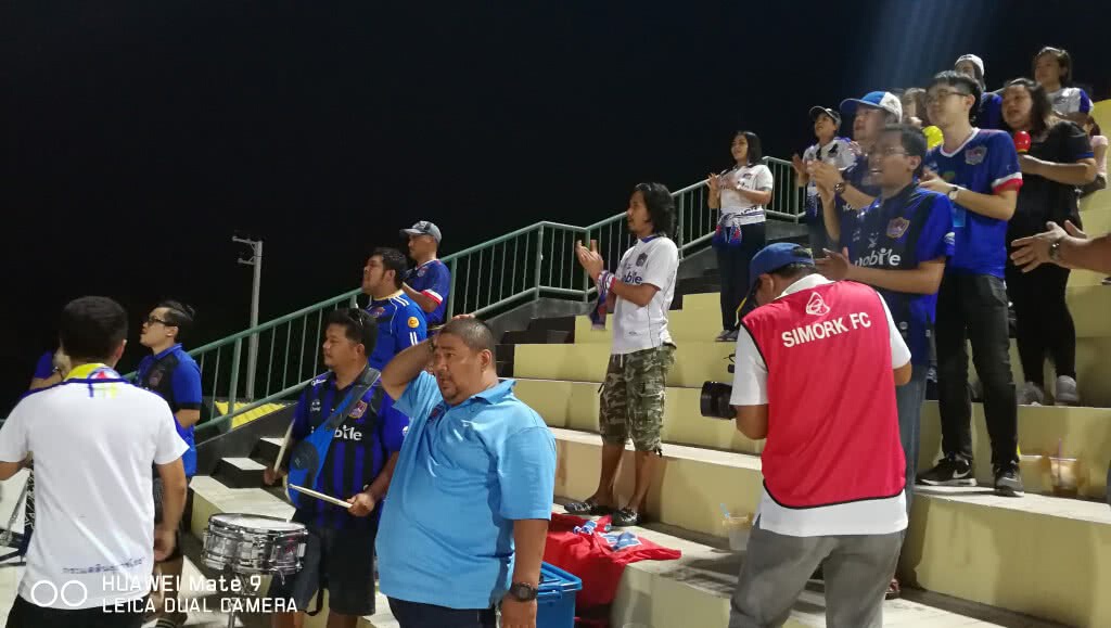 "วัวชนบางกอก"... บอลแพ้ยิ่งต้องเชียร์ "วัวชนบางกอก"... บอลแพ้ยิ่งต้องเชียร์