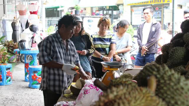 ทุเรียนฟีเวอร์ เจ้าของร้านรับทรัพย์เหยียบล้าน
