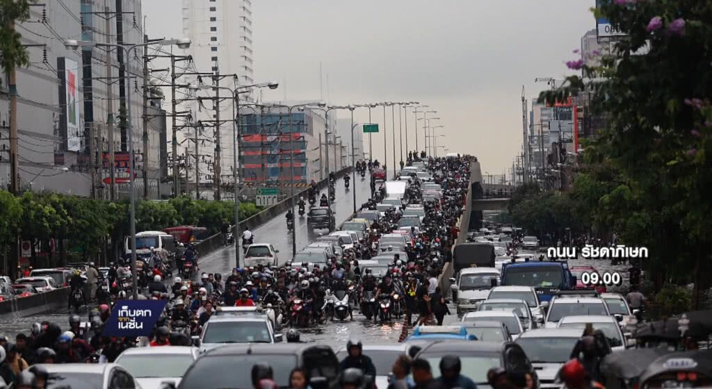 25-5-60 คนกรุงอ่วม น้ำท่วมรอระบาย 25-5-60 คนกรุงอ่วม น้ำท่วมรอระบาย