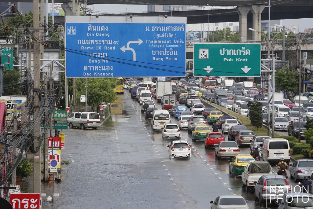 ขึ้น-ลงทางด่วน ถ.แจ้งวัฒนะ น้ำขัง จราจรติดขัด ขึ้น-ลงทางด่วน ถ.แจ้งวัฒนะ น้ำขัง จราจรติดขัด
