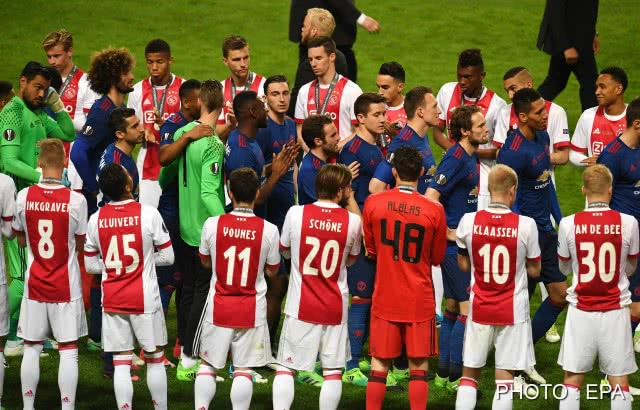 ภาพชุดจัดเต็ม! แมนฯ ยูไนเต็ด
ฉลองแชมป์ยูโรป้า ลีก