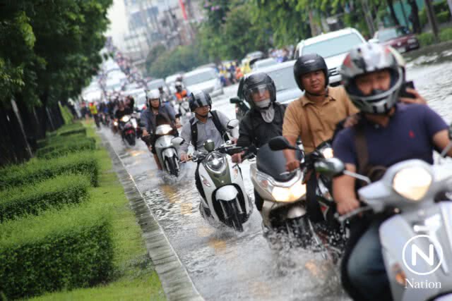 ฝนถล่มกรุง วังทองหลางหนักสุด!