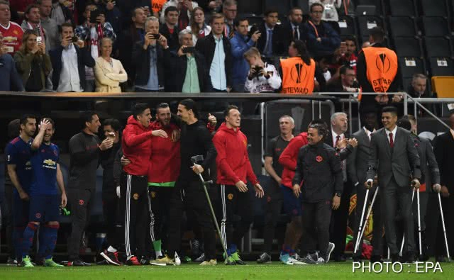 ภาพชุดจัดเต็ม! แมนฯ ยูไนเต็ด
ฉลองแชมป์ยูโรป้า ลีก