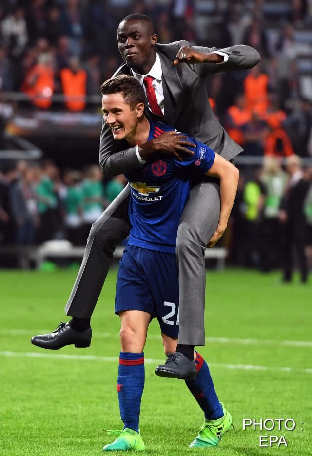 ภาพชุดจัดเต็ม! แมนฯ ยูไนเต็ด
ฉลองแชมป์ยูโรป้า ลีก