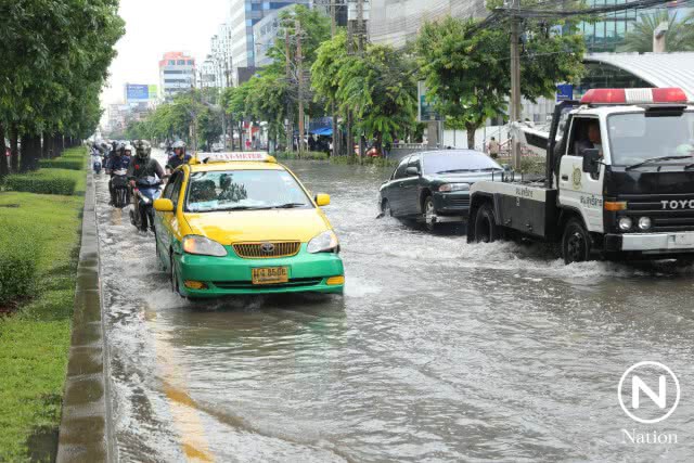 ฝนถล่มกรุง วังทองหลางหนักสุด!