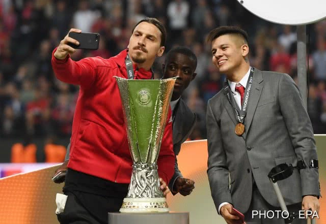 ภาพชุดจัดเต็ม! แมนฯ ยูไนเต็ด
ฉลองแชมป์ยูโรป้า ลีก