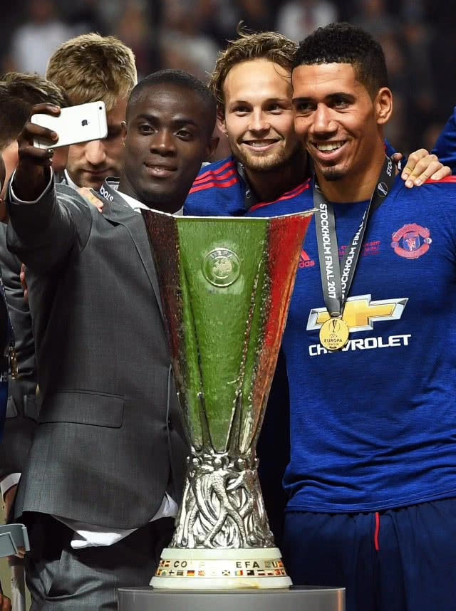 ภาพชุดจัดเต็ม! แมนฯ ยูไนเต็ด
ฉลองแชมป์ยูโรป้า ลีก