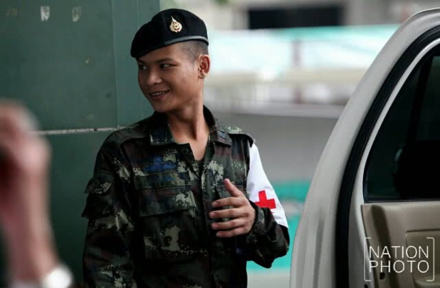 "พลเปล" ทหารต้อนรับ
บริการผู้ป่วยที่รพ.พระมงกุฏเกล้าฯ