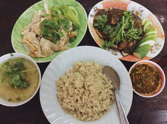 5 ร้านข้าวมันไก่ "อร่อยลืมอ้วน"