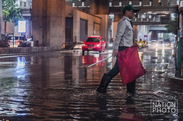 สภาพการจราจร ถ.วิทยุ-ชิดลม เวลา 17.30 น