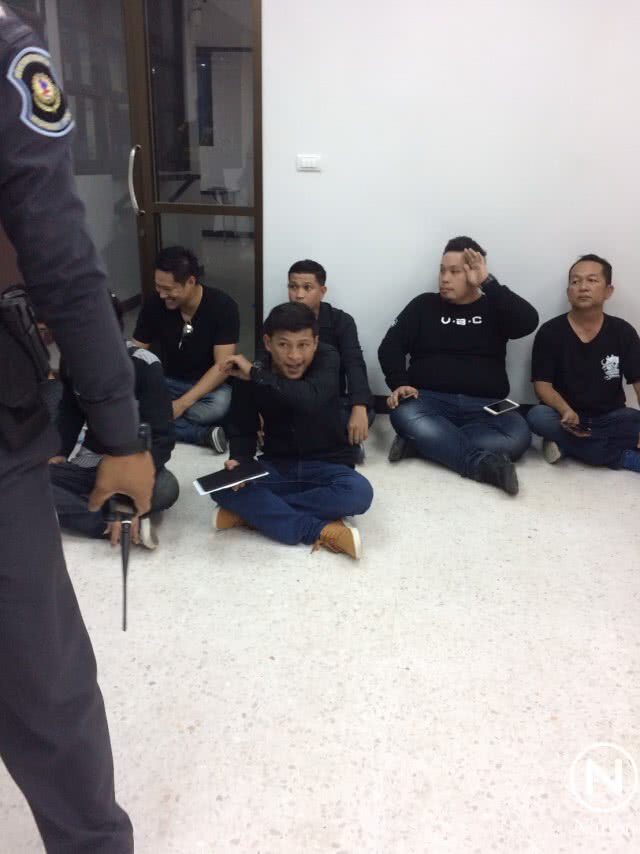กองปราบฯ สกัดจับขบวนรถ อดีต สส.อุทัยธานี พบอาวุธปืน 6 กระบอก และยาอี
