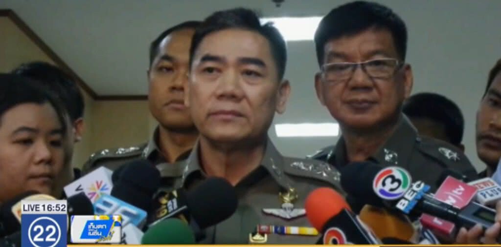 ผบ.ตร.ลั่นล่ามือระเบิด เป็นการขี่ "ช้างจับช้าง" แย้มรู้ตัวแล้ว ผบ.ตร.ลั่นล่ามือระเบิด เป็นการขี่ "ช้างจับช้าง" แย้มรู้ตัวแล้ว