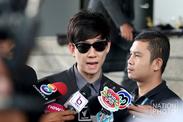 "เบนซ์ เรซซิ่ง" ขึ้นศาล คดีสมคบทำผิด พ.ร.บ.ยาเสพติด-ฟอกเงิน ยื่น 3 ล้านประกันตัว