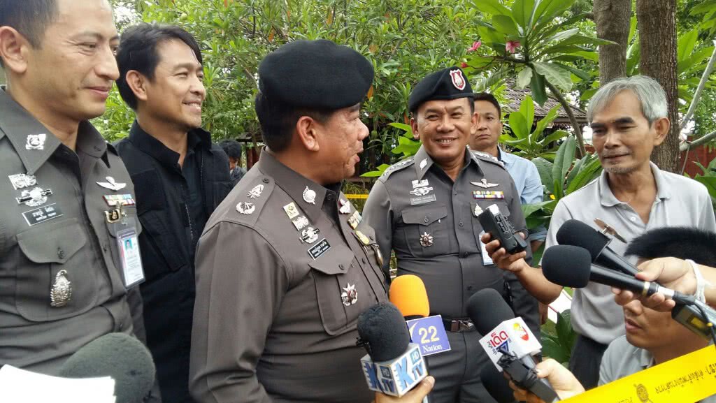 ตร.พิสูจน์หลักฐาน เตรียมเข้าตรวจจุดหั่นศพ "น้องแอ๋ม" ตร.พิสูจน์หลักฐาน เตรียมเข้าตรวจจุดหั่นศพ "น้องแอ๋ม"