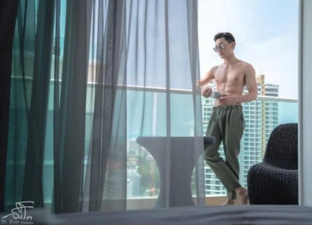 มีดีก็ต้องโชว์! "นัททิว" อวดซิกแพค แซบพริก 10 เม็ด