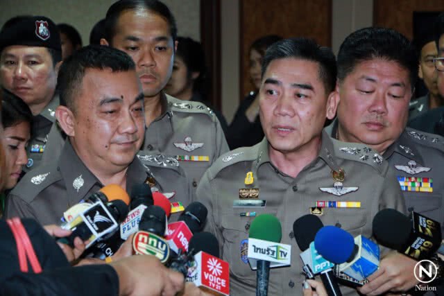สยบข่าวเกาเหลา! "จักรทิพย์" ควงแขน "ศรีวราห์" ให้สัมภาษณ์สื่อคดีบึ้ม รพ.พระมงกุฎ