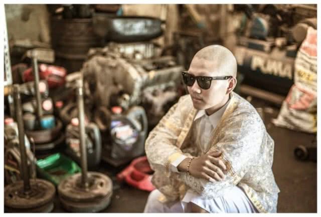 โซเชียลตั้งคำถาม เหมาะหรือไม่? ถ่าย "พรีอุปสมบท"