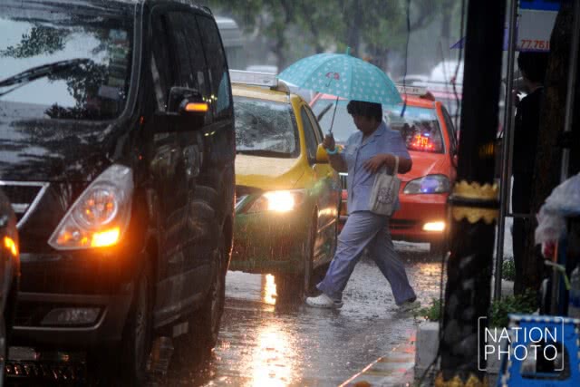 สีลมฝนตกหนัก