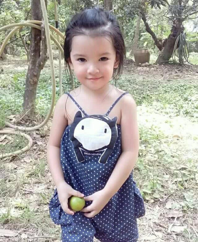 ลูกไม้ใต้ต้น "ออย ธนา" เผย "น้องรีนา" ฉายแววสู่วงการบันเทิง