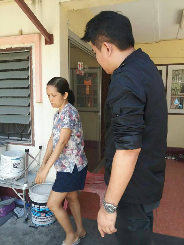 มือปืนสาดกระสุนรอดรั้วบ้าน นศ.หอการค้า ดับ 1