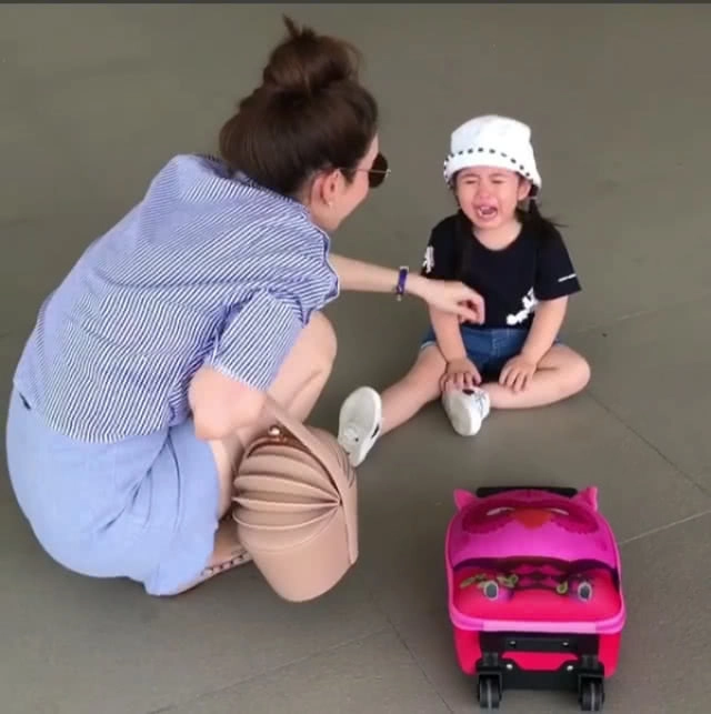 "มายู" ร้องไห้หนักมาก!!
เมย์ โพสต์คลิปถาม "ลูกใครเป็นบ้าง?"