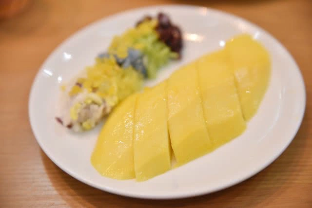 โรงแรมใบหยกสกายเอาใจคนรักทุเรียนด้วยบุฟเฟ่ต์ผลไม้ทานได้ไม่อั้น