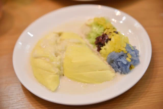 โรงแรมใบหยกสกายเอาใจคนรักทุเรียนด้วยบุฟเฟ่ต์ผลไม้ทานได้ไม่อั้น