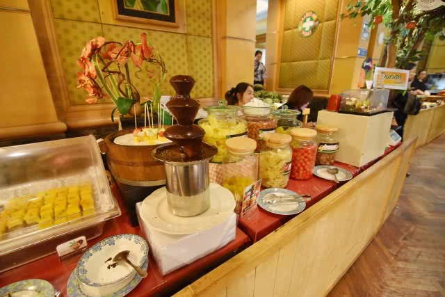 โรงแรมใบหยกสกายเอาใจคนรักทุเรียนด้วยบุฟเฟ่ต์ผลไม้ทานได้ไม่อั้น