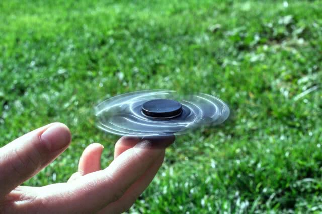 Fidget Spinner ฝึกสมาธิหรือแค่แก้เหงา