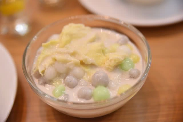 โรงแรมใบหยกสกายเอาใจคนรักทุเรียนด้วยบุฟเฟ่ต์ผลไม้ทานได้ไม่อั้น