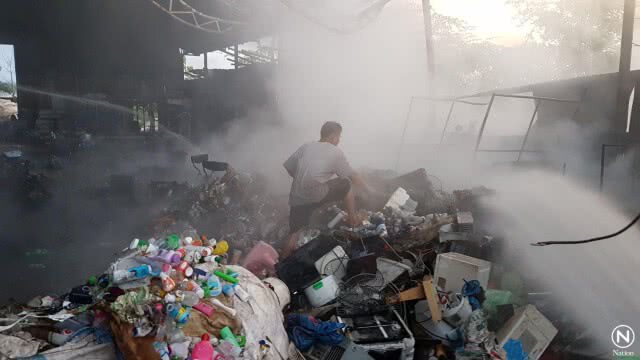 ฟ้าผ่าโรงงานรับซื้อของเก่าที่แพร่ เสียหายนับล้านบาท