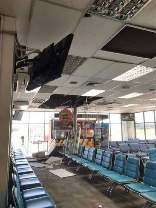 ระทึก! ฝ้าอาคารผู้โดยสารสนามบินภูเก็ตหล่นใส่ผู้โดยสารหัวแตก