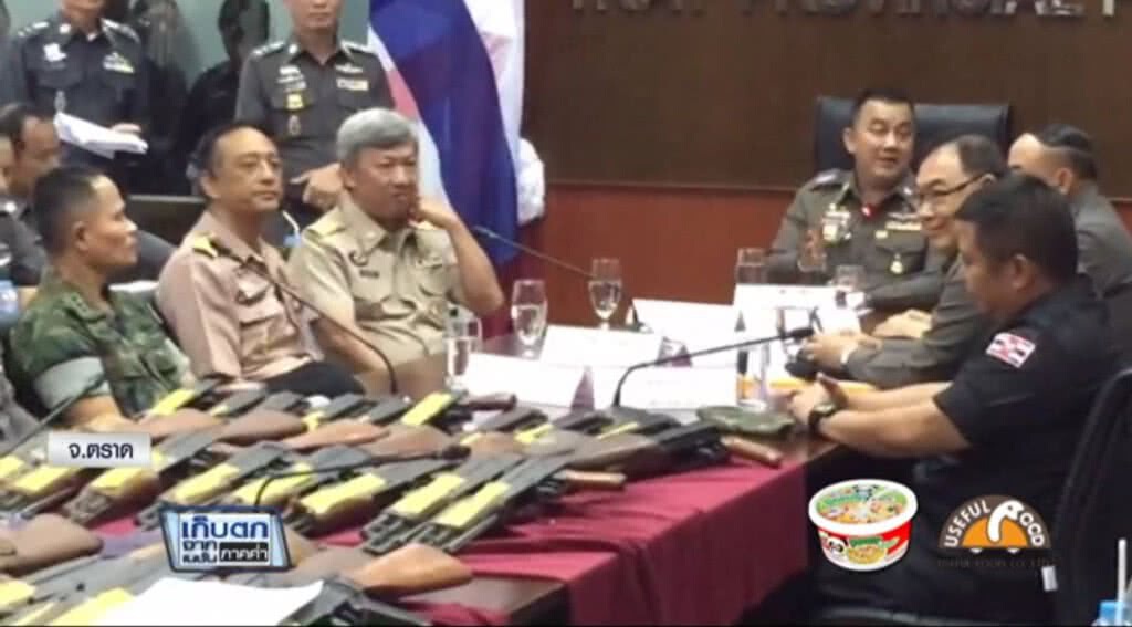 เก็บตกค่ำ 5-6-60 (2) "ศรีวราห์" เค้นสอบทหารอากาศขนอาวุธระบุไม่โยงเหตุบึ้ม กทม. เก็บตกค่ำ 5-6-60 (2) "ศรีวราห์" เค้นสอบทหารอากาศขนอาวุธระบุไม่โยงเหตุบึ้ม กทม.