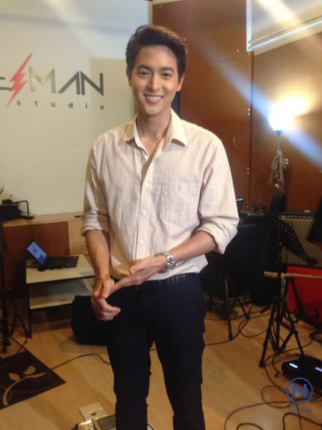 "เจมส์ จิรายุ" ซ้อมเพลง"คำแพง"
ประชัน "แซ็ค ชุมแพ" โชว์งานแฟนมีตที่สปป.ลาว