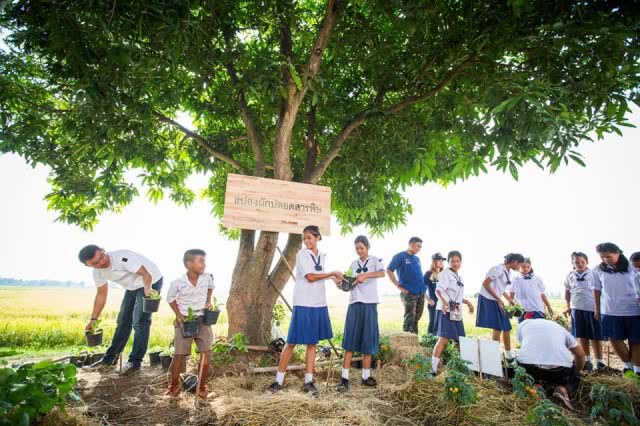 โครงการตามรอยพ่อหลวง "100 โรงเรียนเกษตรพอเพียง" ของค่ายบุญรอดฯ คว้ารางวัลชนะเลิศระดับเอเชีย