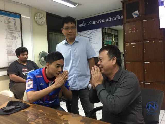 ยอมแล้ว! เก๋งปะทะสองแถว จบด้วยดี