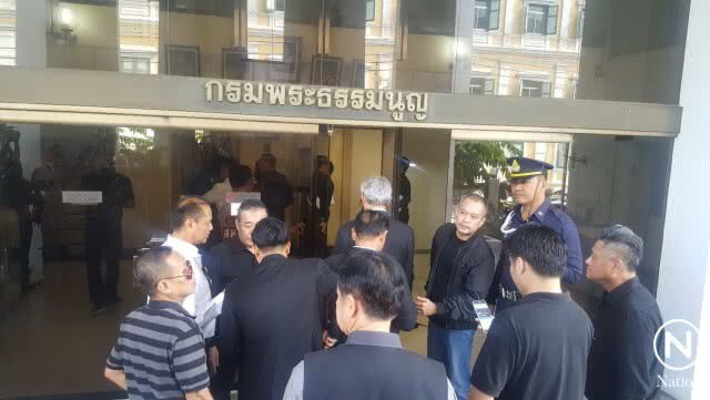17 นปช.ขึ้นศาลทหาร สอบคำให้การ คดีฝ่าฝืนคำสั่ง คสช. กรณีเปิดศูนย์ปราบโกงประชามติ