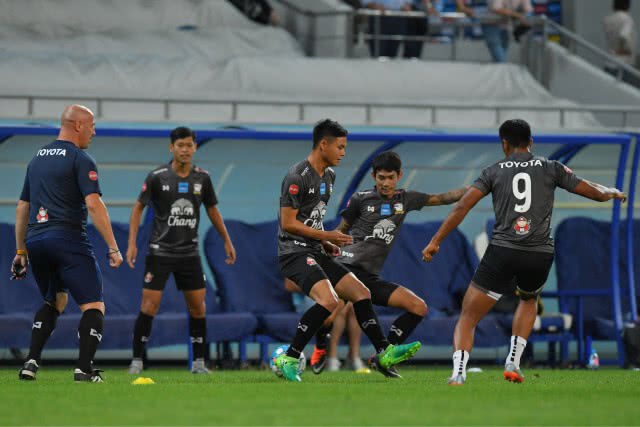 เปิดโผเบอร์เสื้อ "ทัพช้างศึก" อุ่นเครื่องอุซเบฯ