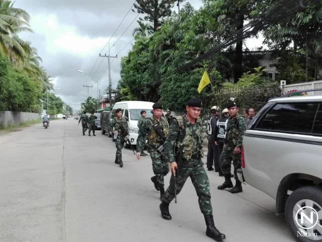ทหารปิดล้อมตรวจค้น! บ้าน "ชัยวุฒิ บรรณวัฒน์" รองหัวหน้าพรรคประชาธิปัตย์